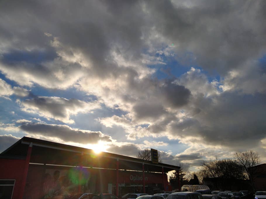Himmel, Wolken und Sonne mit HDR