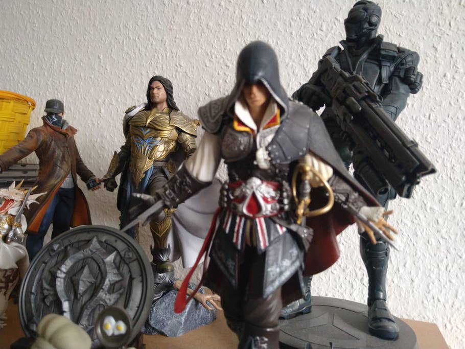 Plastikfiguren aus Spielen, Focus hinten