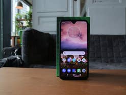 Motorola Moto G7 Plus Titelbild Das Motorola Moto G7 Plus von vorne