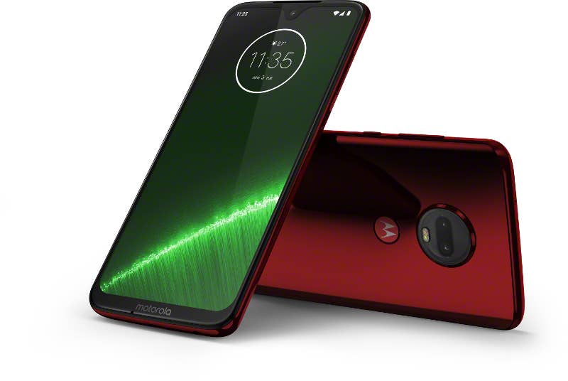 Das Motorola Moto G7 Plus in Viva Red.