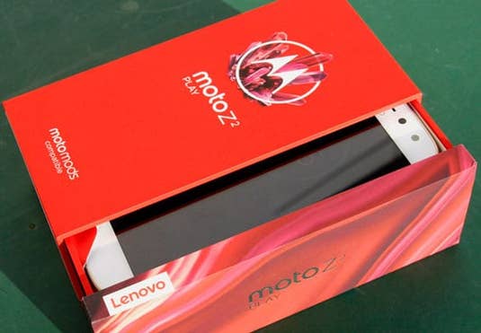Motorola Moto Z2 Play im Unboxing Motorola Moto Z2 Play im Unboxing