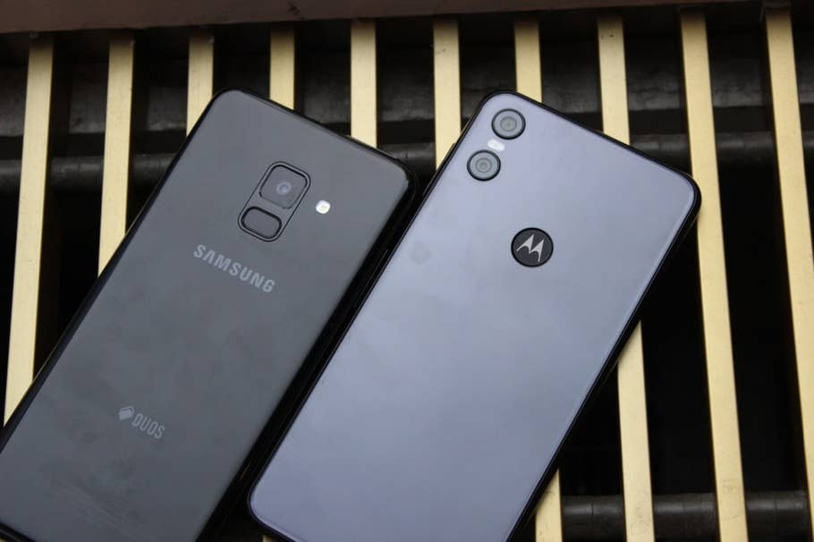 Motorola One vs. Samsung Galaxy A8 im Vergleich
