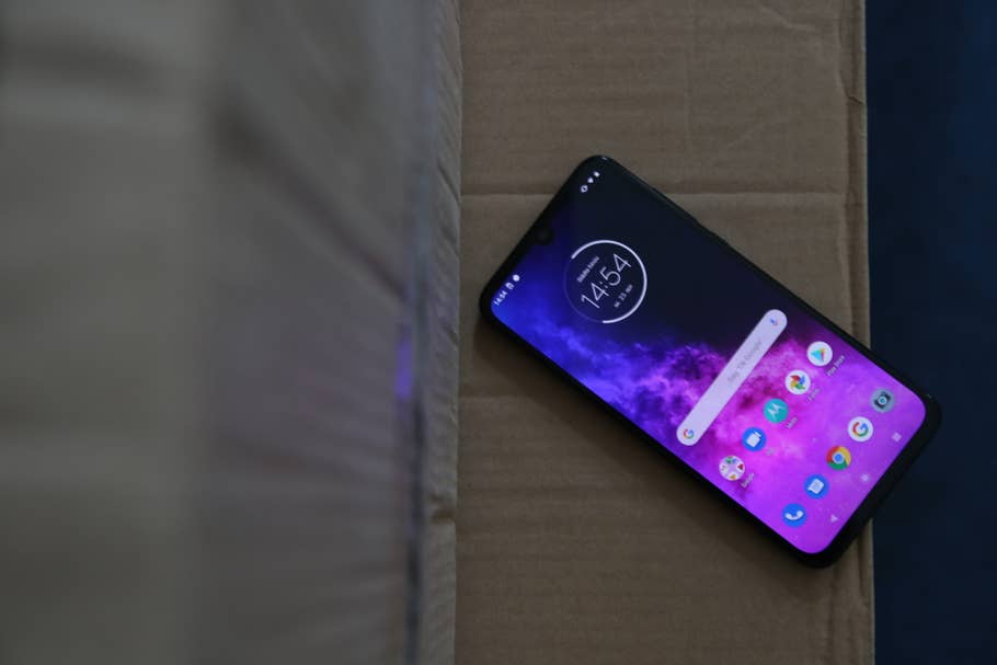 Motorola One Zoom im Test Front