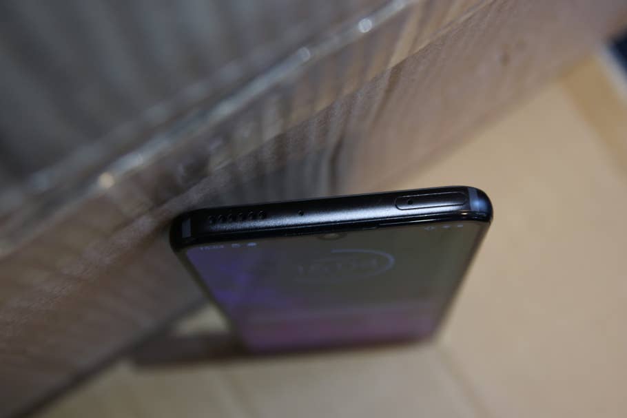 Motorola One Zoom im Test Kartenslot