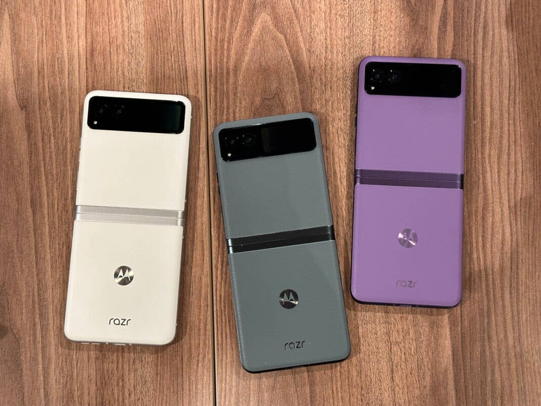 Die Farben des normalen Motorola Razr 40