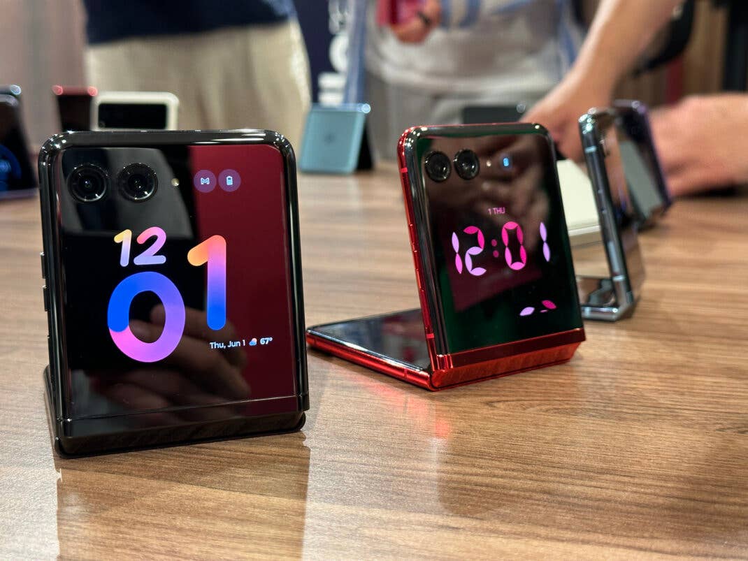 Viele Designs zur Auswahl: Das Außendisplay des Motorola Razr 40 Ultra