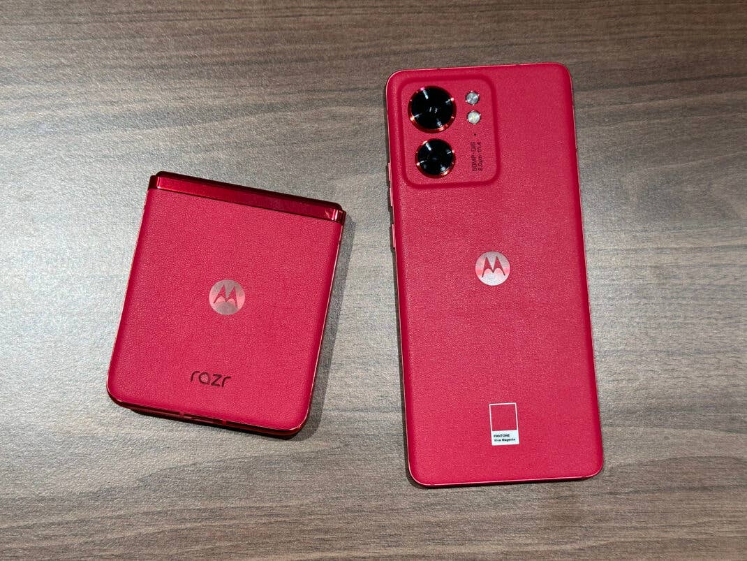 Motorola Razr 40 Ultra und Edge 40 in Viva Magenta