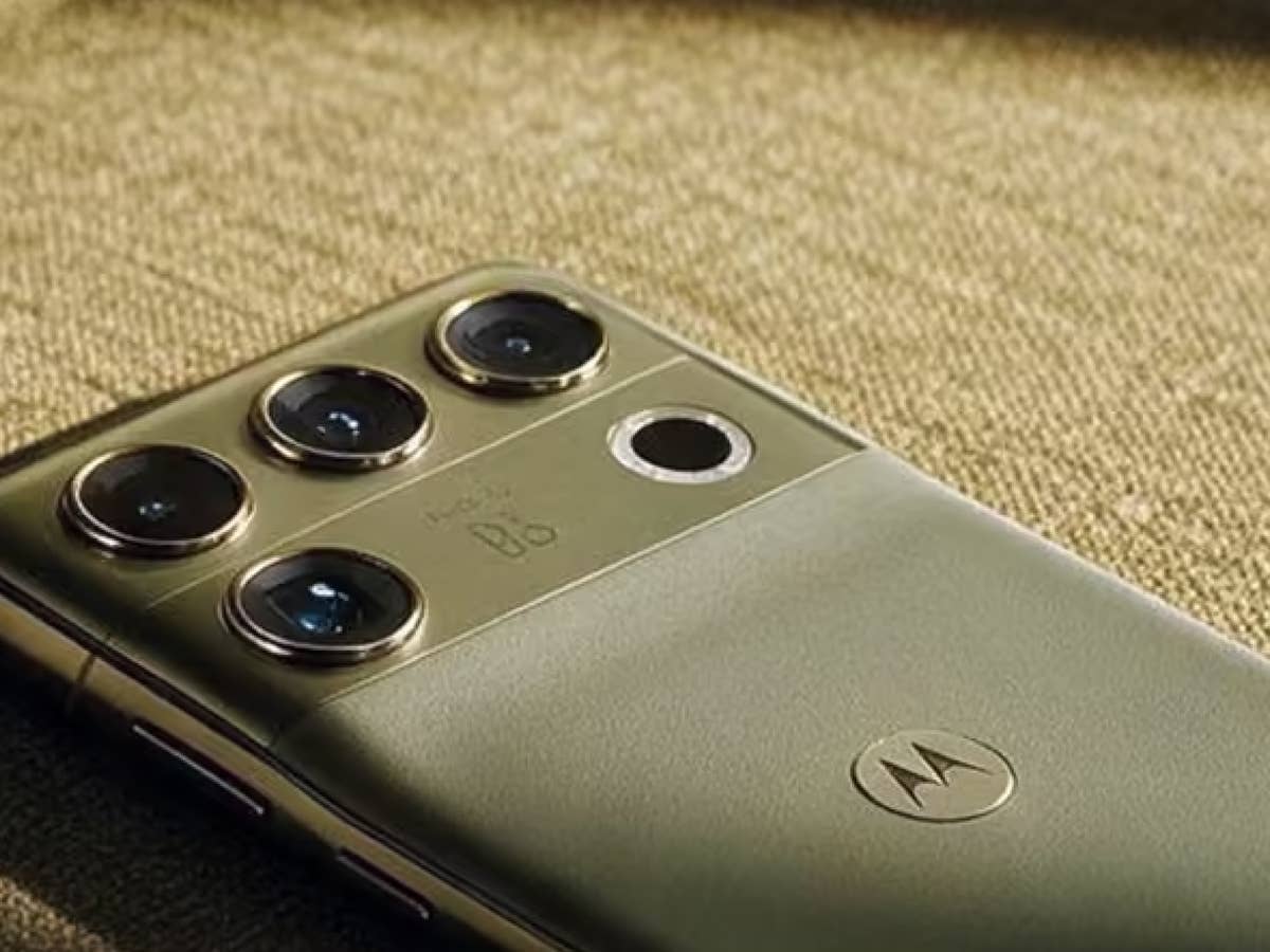 Motorola Signature 27 Smartphone Motorola Signature 27 liegt auf einem Wollstoff.