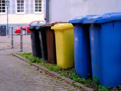 Mülleimer auf der Straße