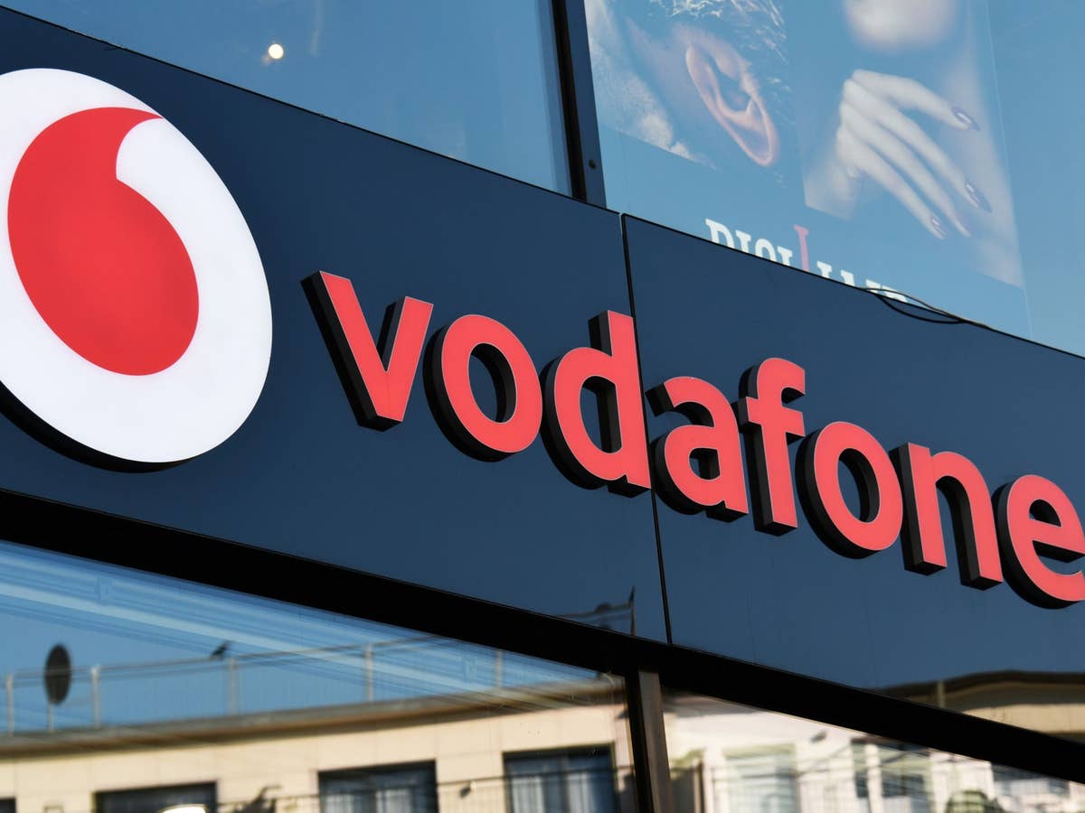 Im Vodafone-Netz: 50 GB für 9 Euro Nahaufnahme des Vodafone-Logos an einer Gebäudewand