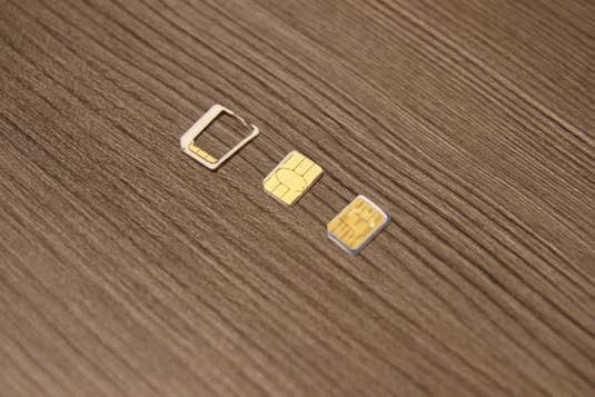 Nano-SIM aus einer Micro-SIM-Karte gestanzt