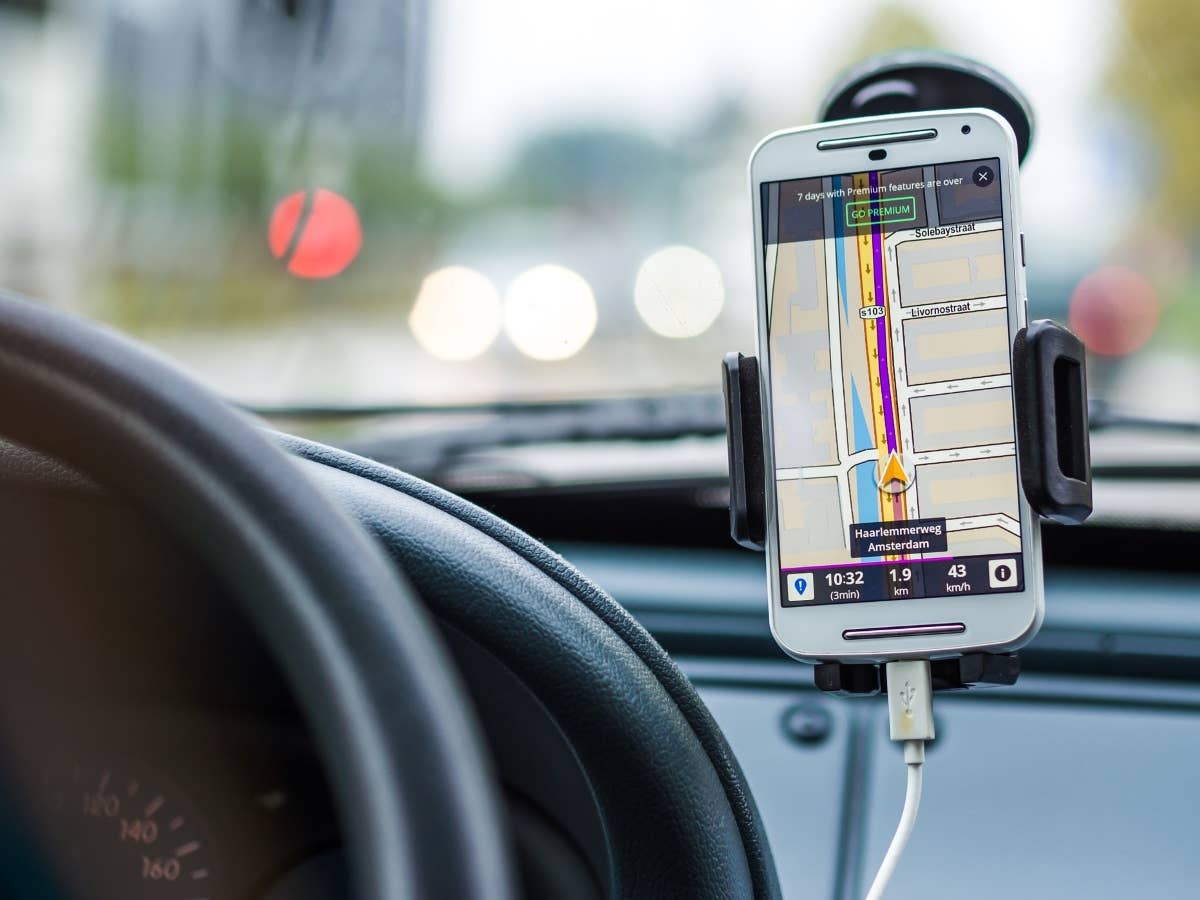 Navigation mit dem Handy im Auto.