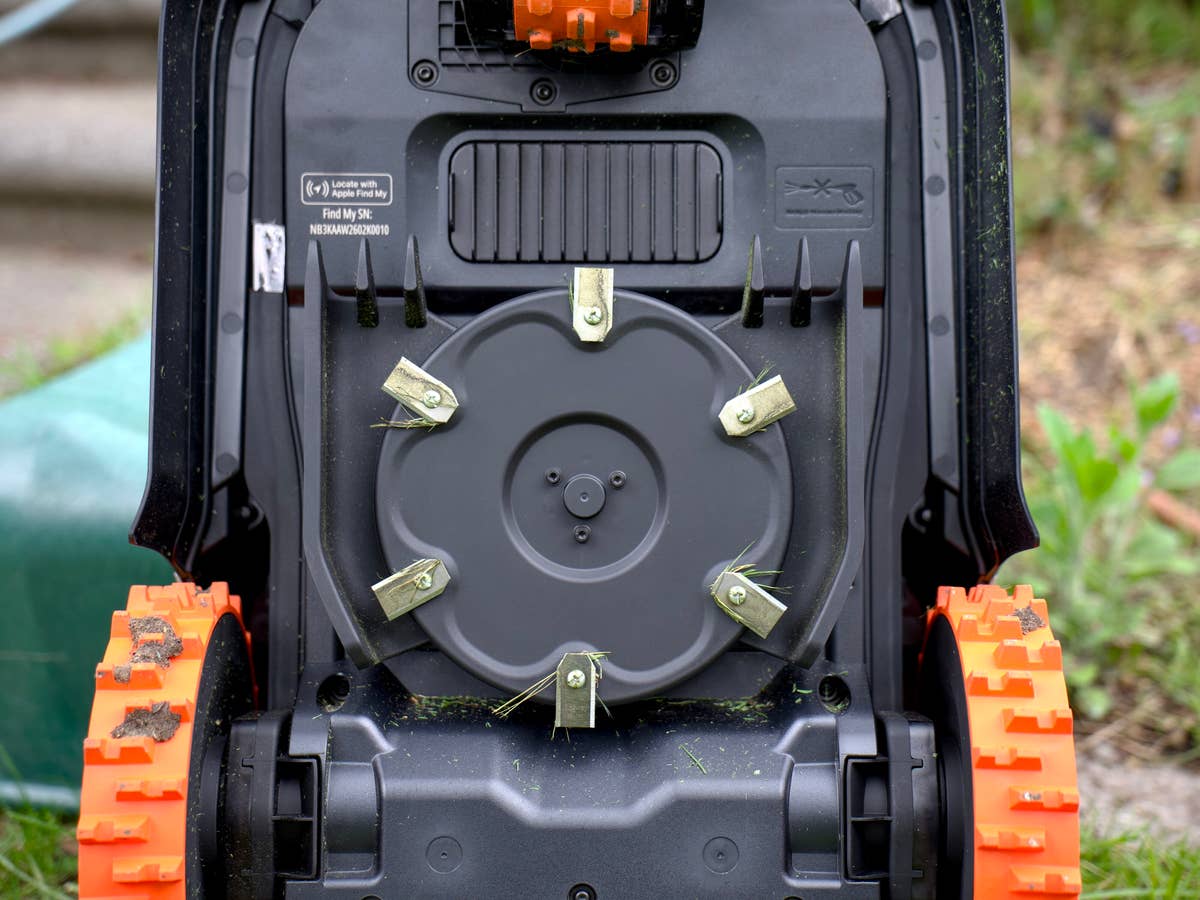 Vorsicht: Durch diesen Fehler ruiniert dein Mähroboter deinen Rasen Mähscheibe des Navimow i210 Lidar Pro