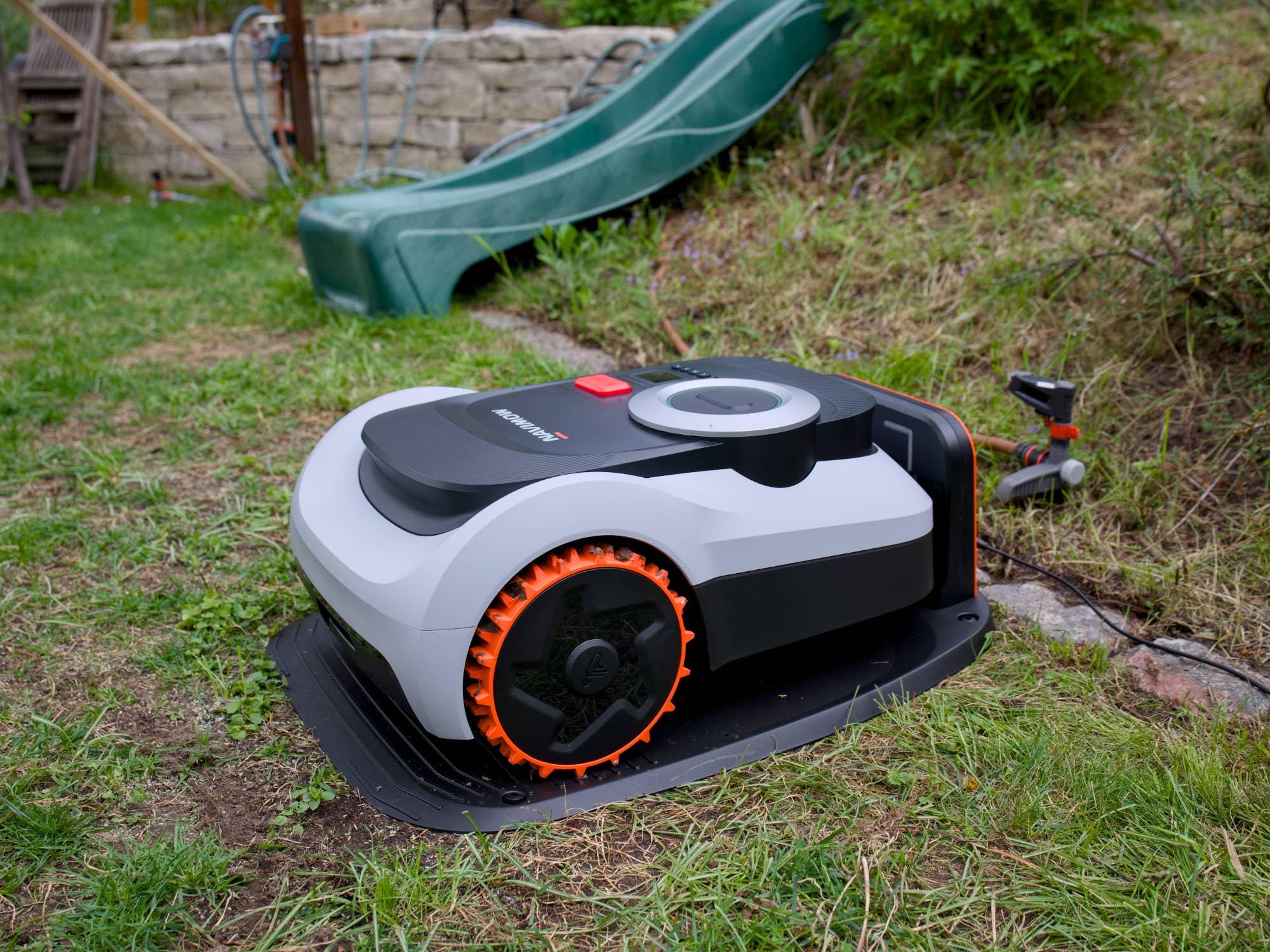 Navimow i210 Lidar Pro in der Station