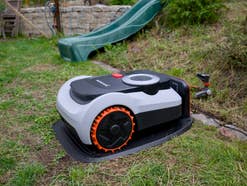 Navimow i210 Lidar Pro in der Station