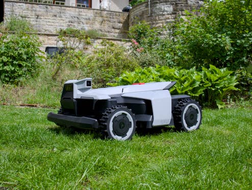 Navimow X420 auf dem Rasen