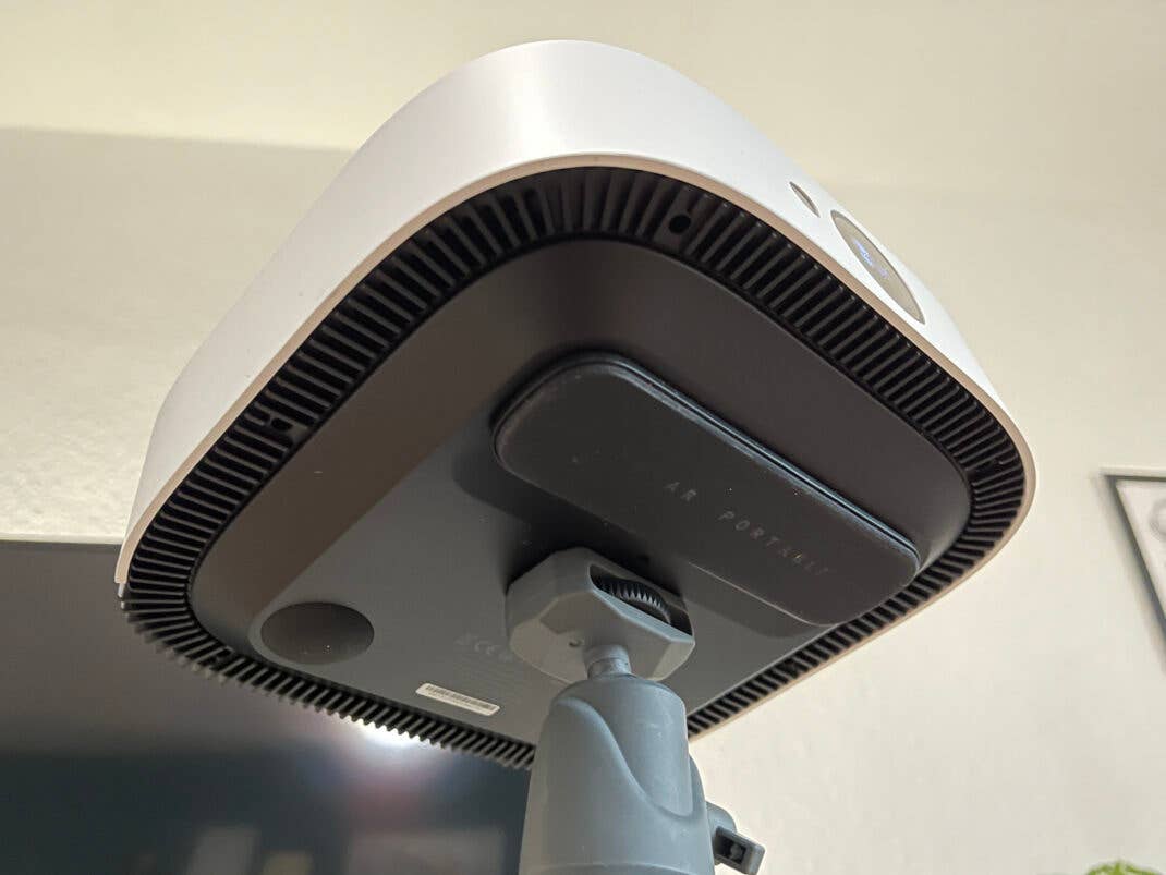 Wahlweise kann der Nebula Solar auf ein Stativgewinde geschraubt werden