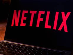 Netflix Logo auf einem Computer.