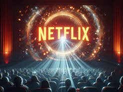 Netflix Update: Immense Neuheiten für alle Kunden Netflix-Logo in einem KIno.