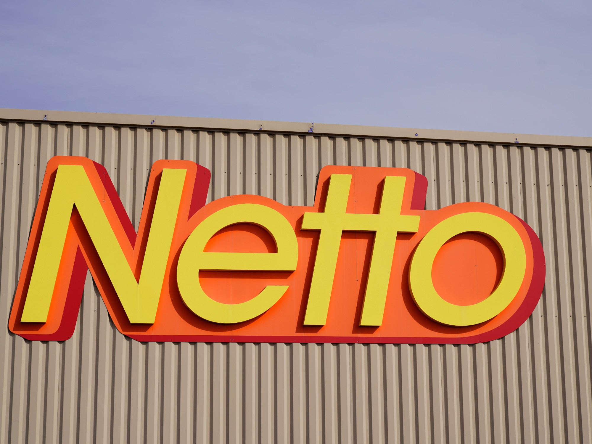 #Netto: Akku-Rasenmäher zum Traumpreis kaufen – was dieses Angebot besonders macht