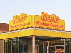 Netto-Geschäfts mit Zoom aufs Logo