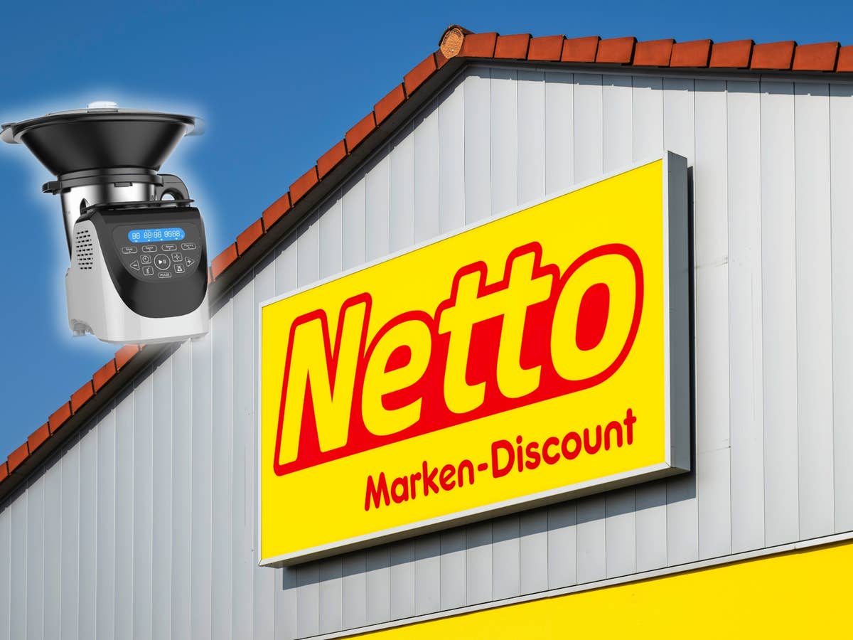 Netto verkauft eine Küchenmaschine für 200 Euro, die dem TM5 sehr ähnelt. Netto-Schild an Filiale und Küchenmaschine daneben