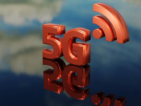 5G kann den Handyempfang verbessern Ein 5G Logo mit einem Empfangs-Logo