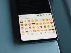 Samsung-Smartphones bekommen neue Emojis: Diese Symbole sind neu (Symbolbild)
