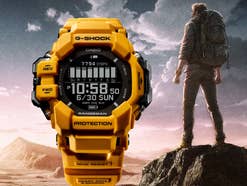 Casio G-Shock Rangeman neben einem Mann auf einem Berg.