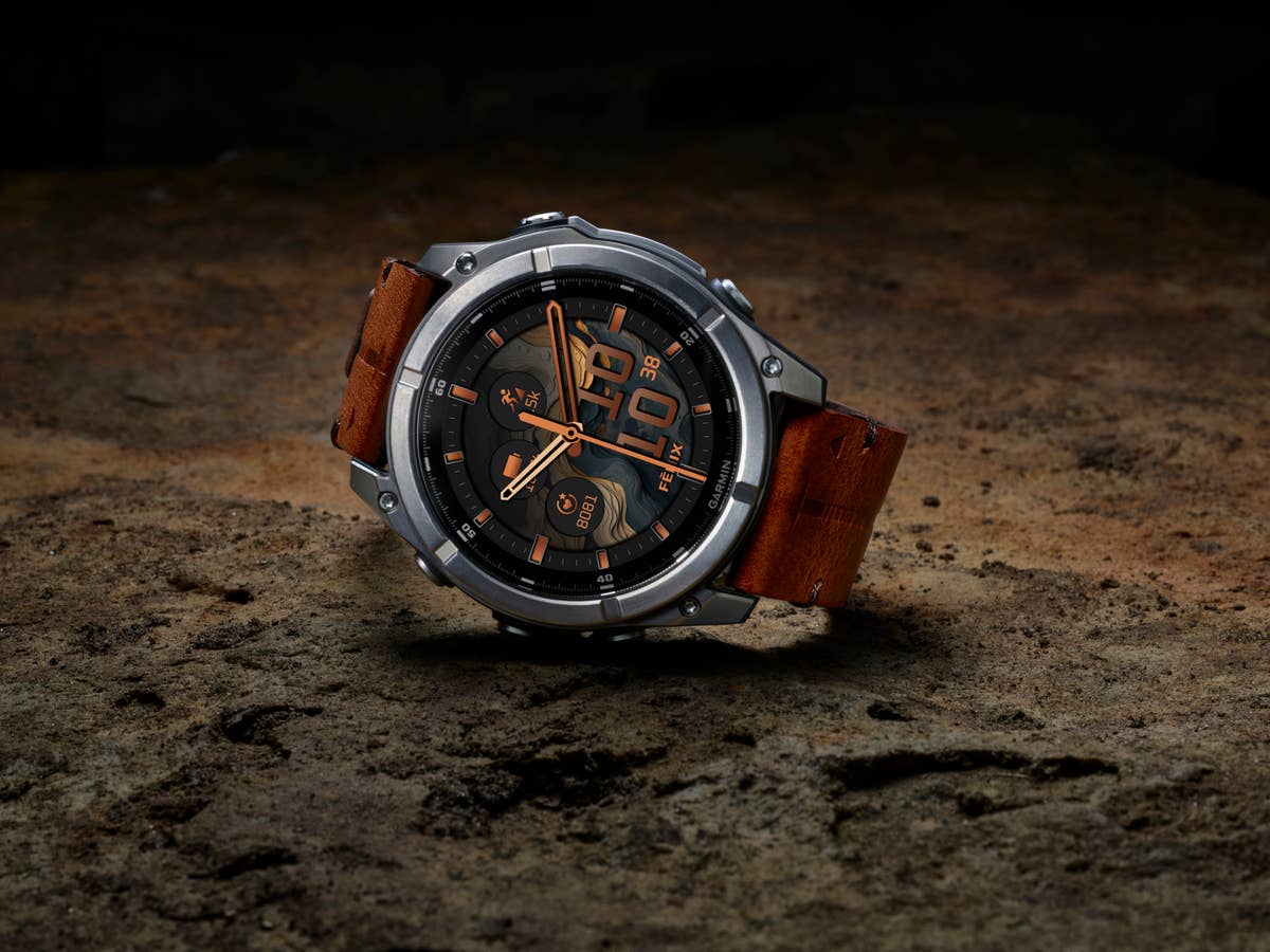 Neue Top-Uhren: Hersteller präsentieren neue Smartwatches Garmin Fenix 8 liegt auf der Seite.