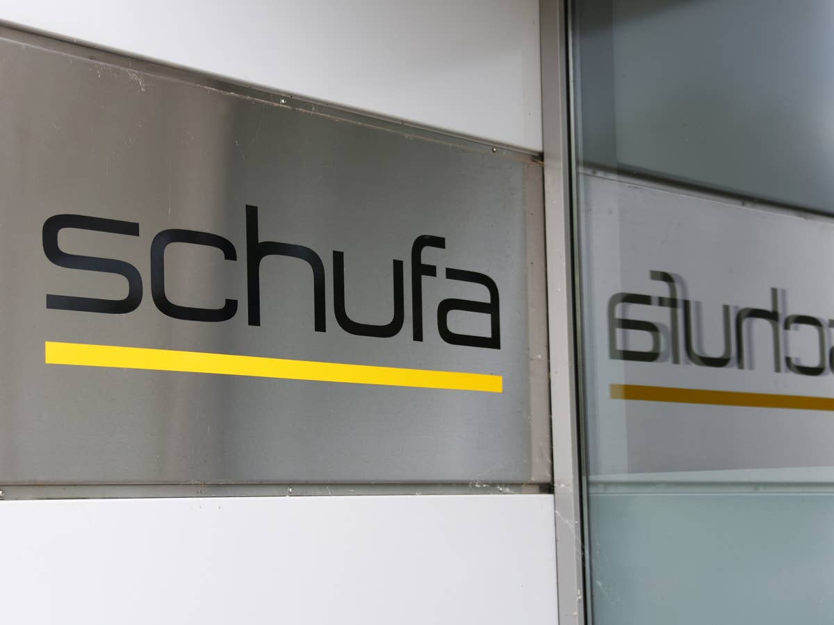 Keine Schulden, keine Kredite: Weshalb die Schufa mich dennoch hasst Schufa-Schild