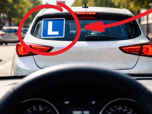 Neue Kennzeichen: Deshalb haben viele Autos bald ein L-Schild in der Heckscheibe