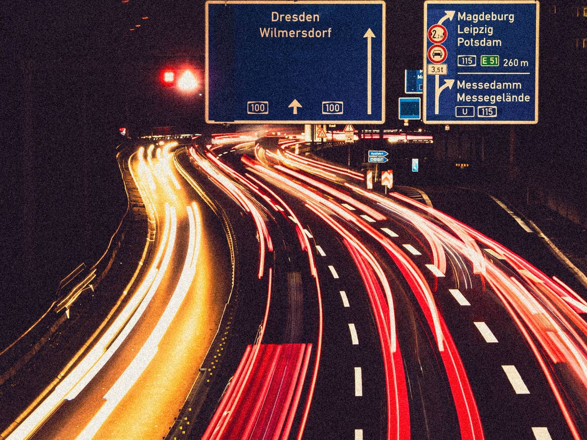 Neues Schild an Autos ab 2027: Vorsicht, Abstand halten Neues Schild an Autos ab 2027: Vorsicht, Abstand halten