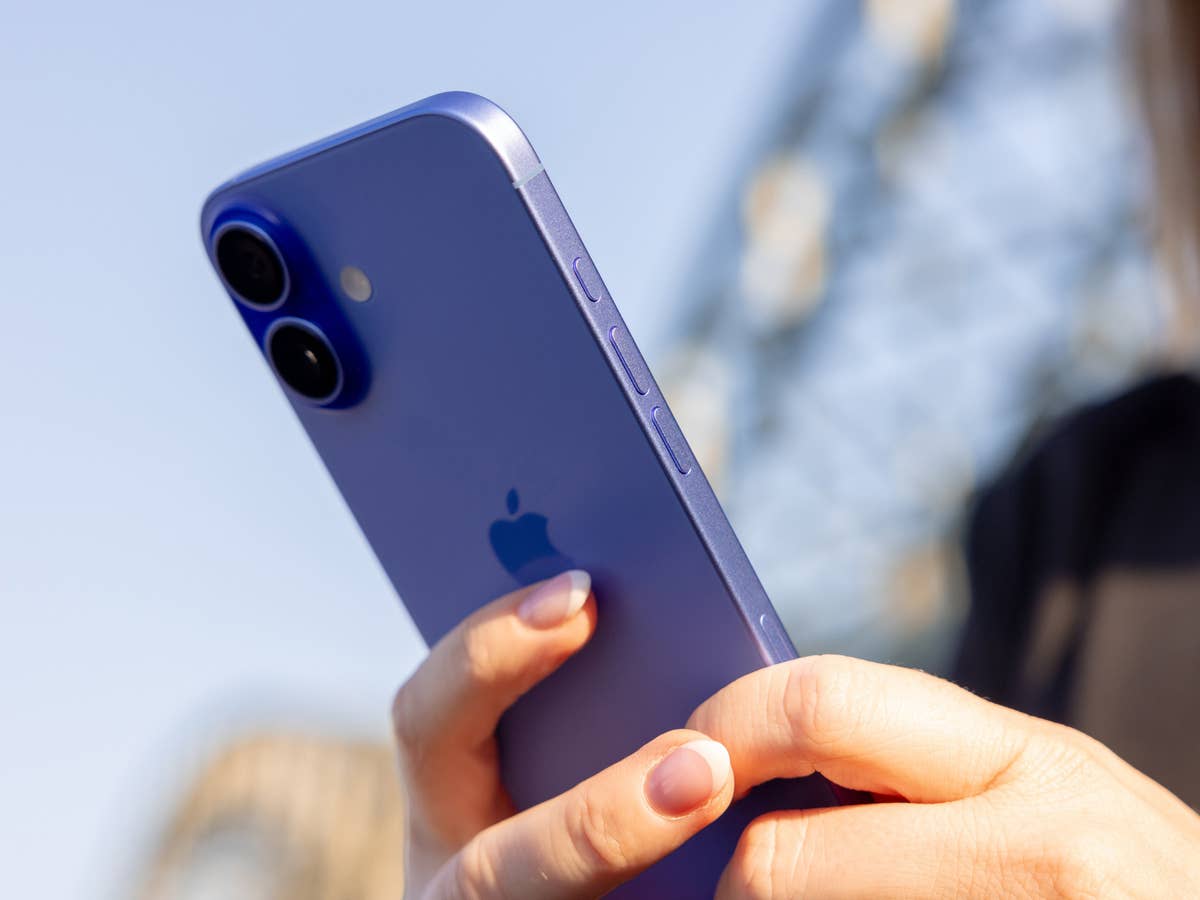Apple iPhone 16