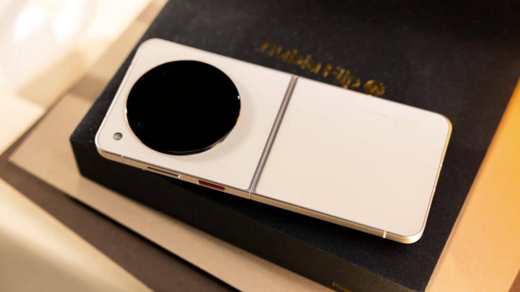 Die Rückseite des nubia Flip 5G