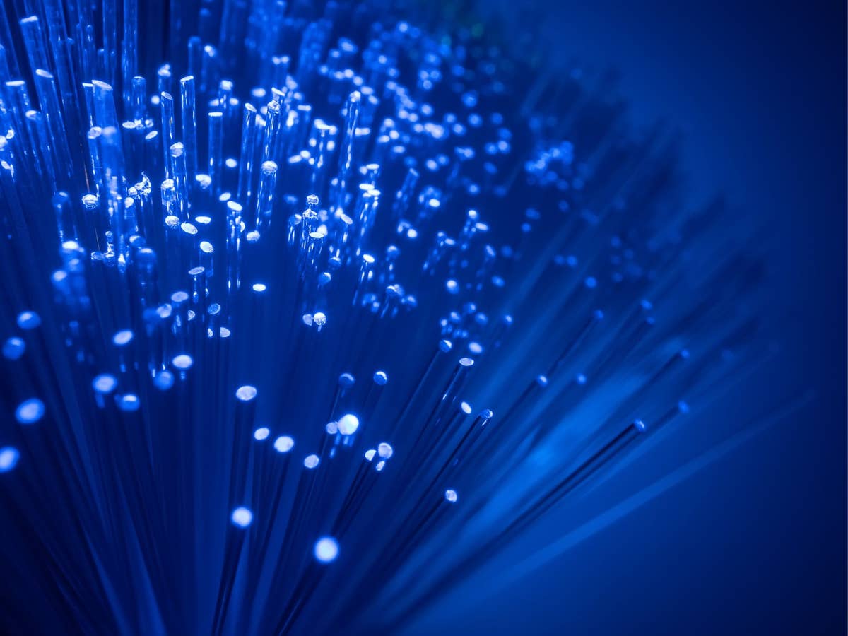 Nie wieder langsames Internet: So bekommst du Glasfaser ab 24,99 Euro – inklusive gratis Amazon-Gutschein!