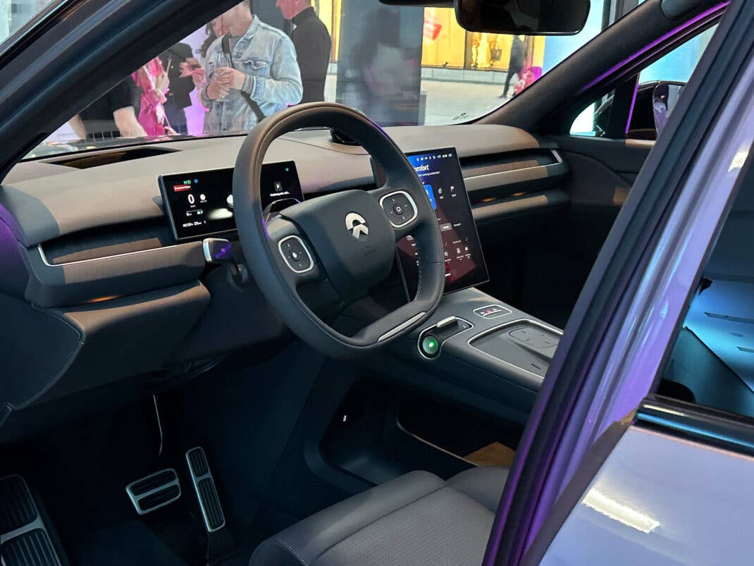Aich im Innenraum des neuen Nio EL8 ist das Design schlicht gehalten.