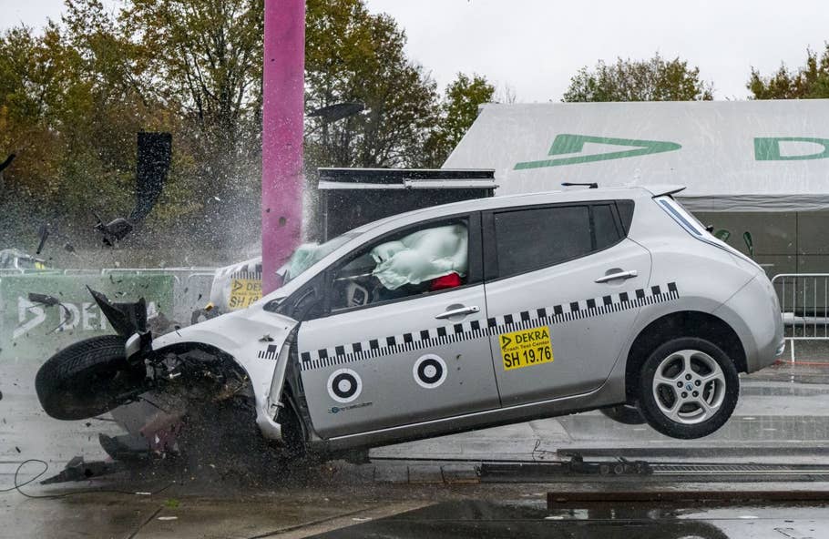 Nissan Leaf Aufprall mit 84 km/h