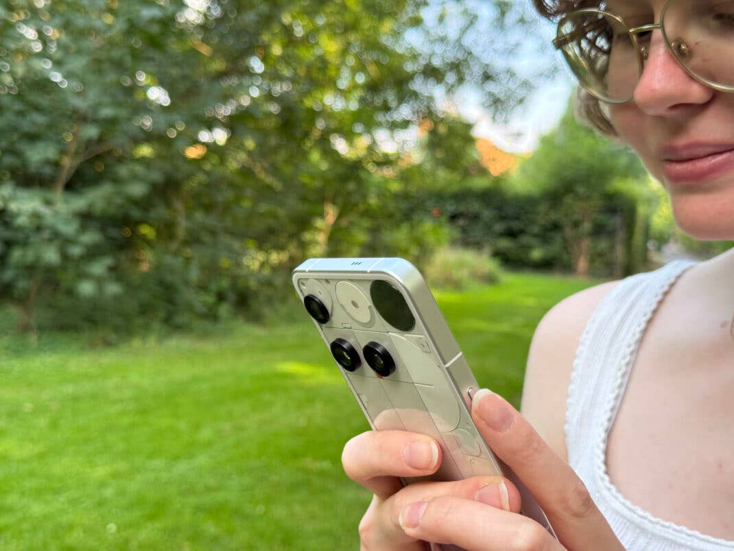 Nothing Phone 3 in der Hand
