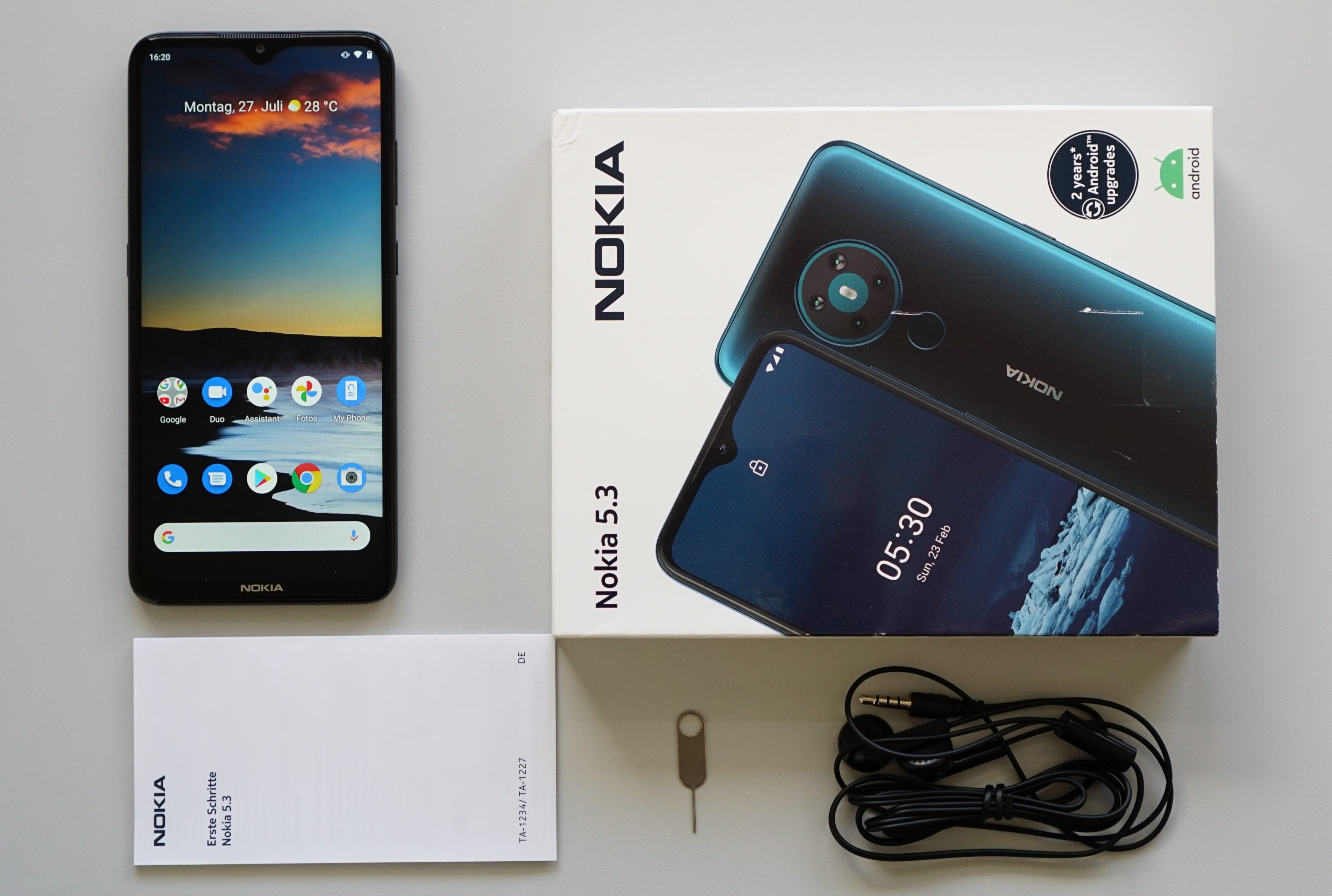 Nokia 5.3 samt seiner Verpackung