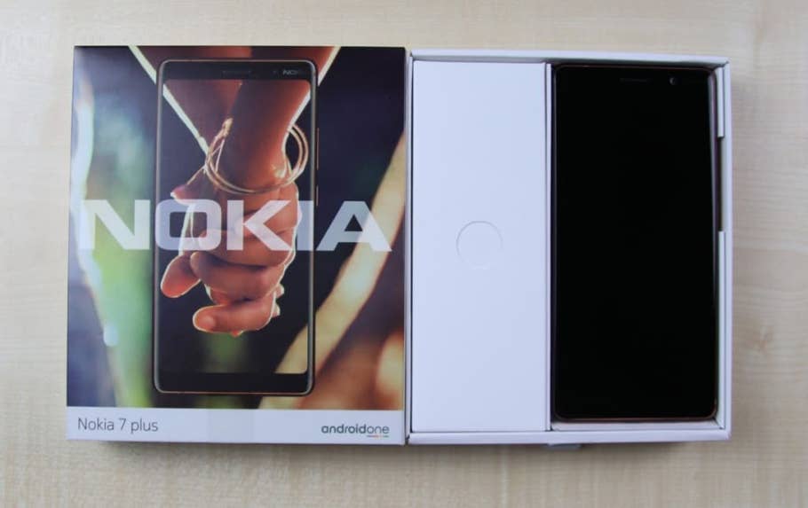 Nokia 7 Plus - Unboxing