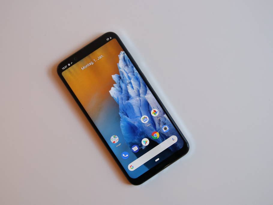 Nokia 8.1 Hands-On: Front clean