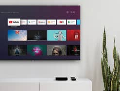 Die Nokia Streaming Box 8000 an einem Nokia Smart-TV