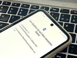 Smartphone Updates rollen - aber der Support für mehrere Handys endet Nokia X20 Smartphone Einstellungen zu Updates