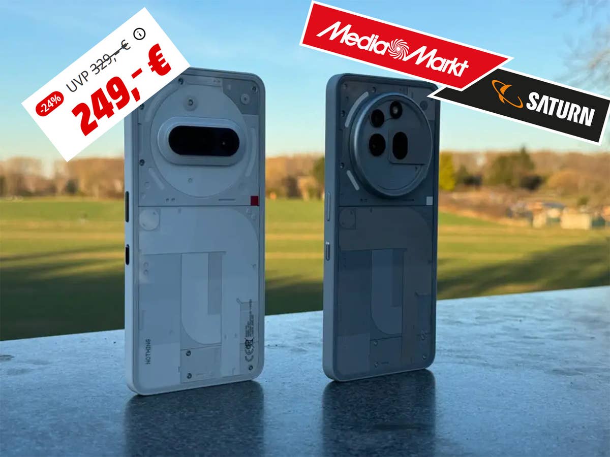 Nothing Phone (3a) und Phone (3a) Pro stehen auf einer Steinplatte. Zu sehen ist die Rückseite der Smartphones und ein MediaMarkt-Logo sowie -Angebot.