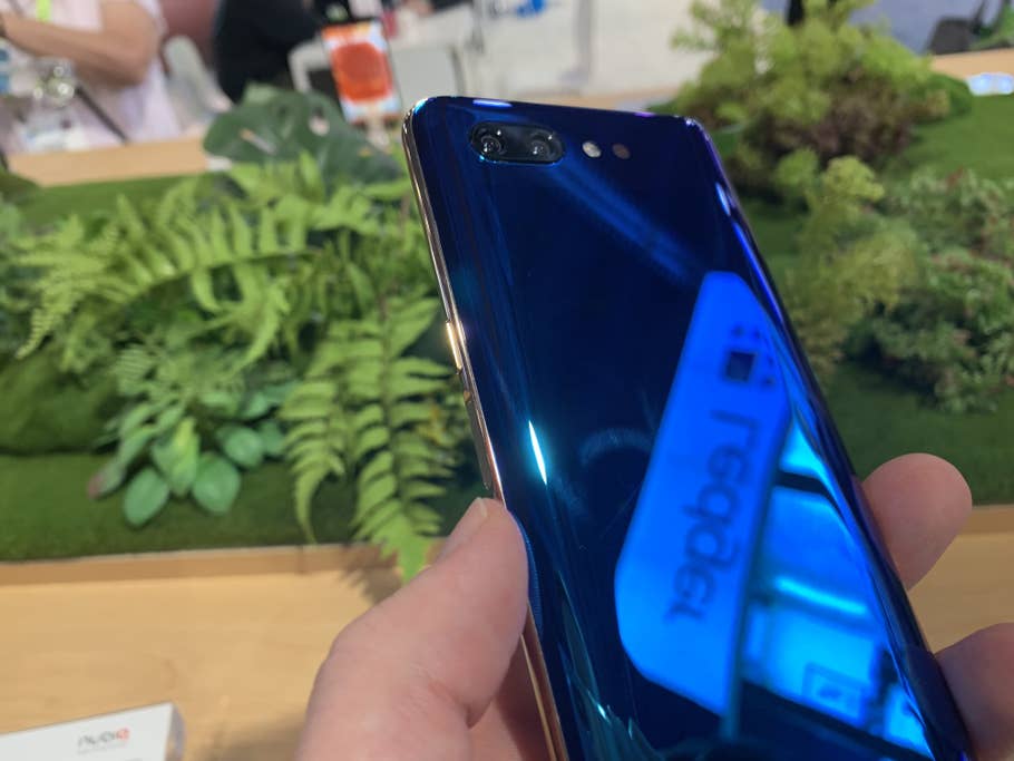 Nahaufnahme der Rückseite des Nubia X auf der CES 2019