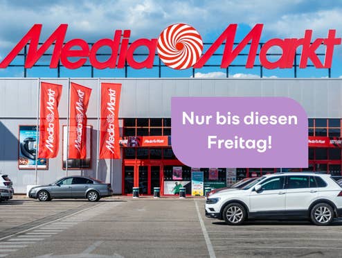 MediaMarkt-Store mit Parkplatz davor. Dazu der Hinweis, dass bis Freitag Angebote laufen.