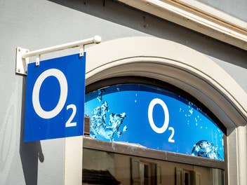 O2 Logo an einem O2-Shop.