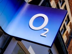 O2 Logo an einem O2 Shop