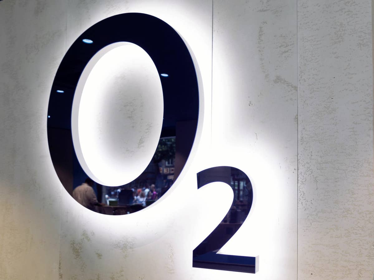 Das O2-Logo auf einer Wand.